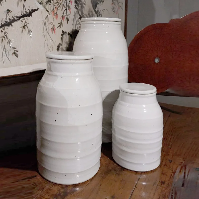 White Chinese ceramic vases with lid (three sizes)